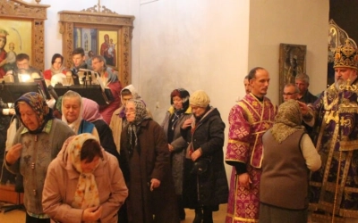 Всенощное бдение в канун двунадесятого праздника Воздвижения Честнаго и Животворящего Креста Господн