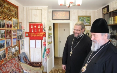 Епископ Сергий наградил ветерана ВОВ Ивана Васильевича Соколова епархиальной наградой