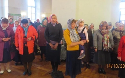 Божественная литургия в Тихвинском храме г. Гагарин в день Покрова Пресвятой Богородицы