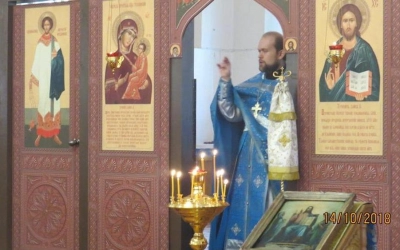 Божественная литургия в Тихвинском храме г. Гагарин в день Покрова Пресвятой Богородицы