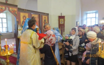 Божественная литургия в Тихвинском храме г. Гагарин в день Покрова Пресвятой Богородицы