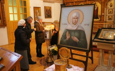 молебен с акафистом у мощей Матроны Московской