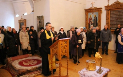 молебен с акафистом у мощей Матроны Московской