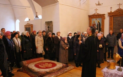 молебен с акафистом у мощей Матроны Московской