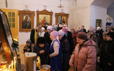 молебен с акафистом у мощей Матроны Московской