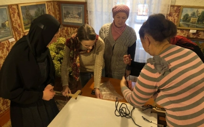 первое занятие по иконописи и золотному шитью