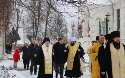 освящение и установка накупольных крестов Благовещенского собора