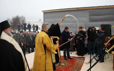 освящение и установка накупольных крестов Благовещенского собора