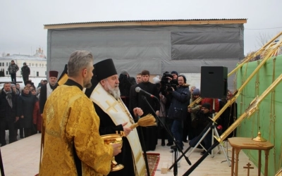 освящение и установка накупольных крестов Благовещенского собора