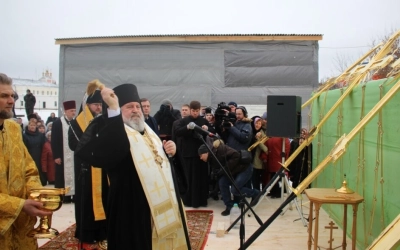 освящение и установка накупольных крестов Благовещенского собора