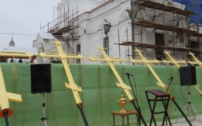 освящение и установка накупольных крестов Благовещенского собора