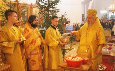 Божественная литургия в навечерие Рождества Христова (Рождественский сочельник), в Неделю Святых Оте