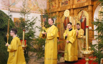 Божественная литургия в навечерие Рождества Христова (Рождественский сочельник), в Неделю Святых Оте