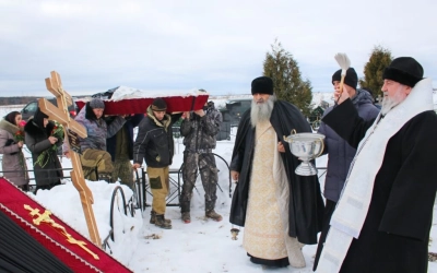 погребение новопреставленной схимонахини Софии