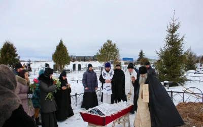 погребение новопреставленной схимонахини Софии