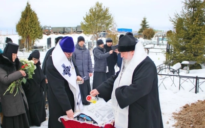 погребение новопреставленной схимонахини Софии