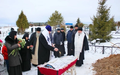 погребение новопреставленной схимонахини Софии