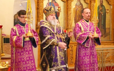 Епископ Сергий совершил вечернее богослужение в день празднования иконы Божией Матери 