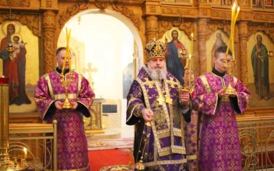 Епископ Сергий возглавил Божественную литургию и панихиду в поминальную Великопостную родительскую с