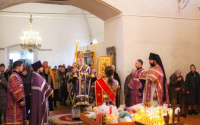 Епископ Сергий возглавил Божественную литургию и панихиду в поминальную Великопостную родительскую с