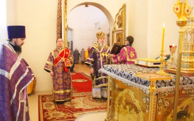 Епископ Сергий возглавил Божественную литургию и панихиду в поминальную Великопостную родительскую с