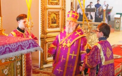 Епископ Сергий возглавил Всенощное бдение накануне 3-й Недели Великого поста, Крестопоклонной