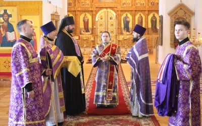 Епископ Сергий возглавил Божественную литургию свт. Васили Великого в 3-ю Неделю Великого поста, Кре