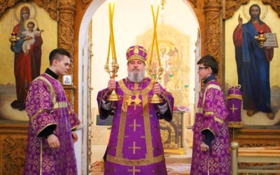 Епископ Сергий возглавил Божественную литургию свт. Васили Великого в 3-ю Неделю Великого поста, Кре