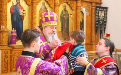 Епископ Сергий возглавил Божественную литургию свт. Васили Великого в 3-ю Неделю Великого поста, Кре