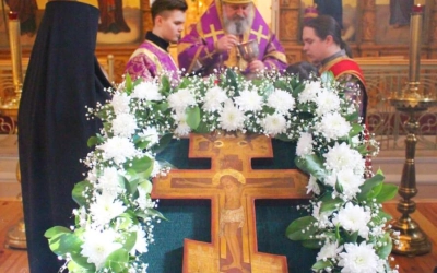 Епископ Сергий возглавил Божественную литургию свт. Васили Великого в 3-ю Неделю Великого поста, Кре