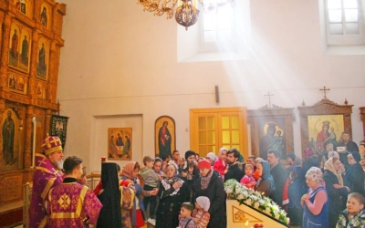 Епископ Сергий возглавил Божественную литургию свт. Васили Великого в 3-ю Неделю Великого поста, Кре