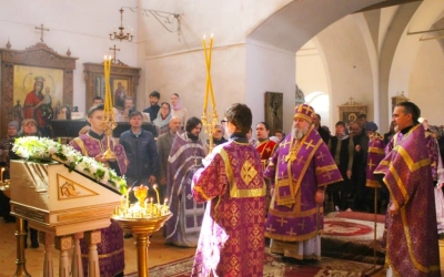 Епископ Сергий возглавил Божественную литургию свт. Васили Великого в 3-ю Неделю Великого поста, Кре