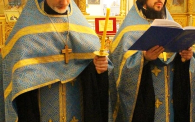 Епископ Сергий совершил утреню с чтением Акафиста Пресвятой Богородице