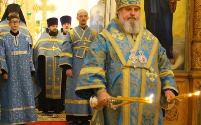 Епископ Сергий совершил утреню с чтением Акафиста Пресвятой Богородице