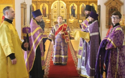Епископ Сергий возглавил Божественную литургию свт. Василия Великого в Неделю 5-ю Великого поста