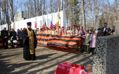торжественный митинг, посвященный дню памяти командующего 33-й армией, генерал-лейтенанта М.Г. Ефрем