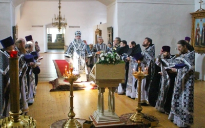 Архиерейское служение в Великий Вторник и общеепархиальная исповедь