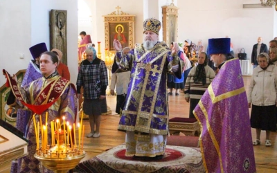 Преосвященный епископ Сергий совершил Божественную литургию св. Василия Великого