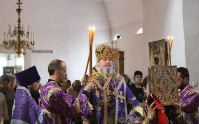 Преосвященный епископ Сергий совершил Божественную литургию св. Василия Великого
