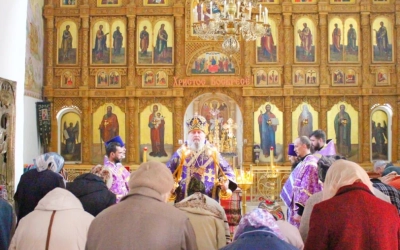 Преосвященный епископ Сергий совершил Божественную литургию св. Василия Великого