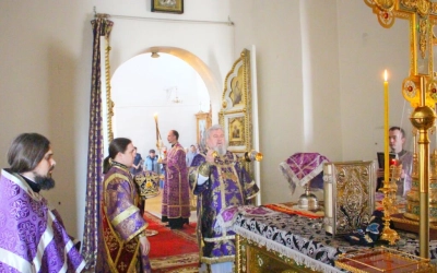 Преосвященный епископ Сергий совершил Божественную литургию св. Василия Великого