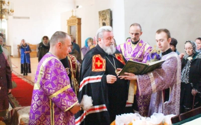 Преосвященный епископ Сергий совершил Божественную литургию св. Василия Великого