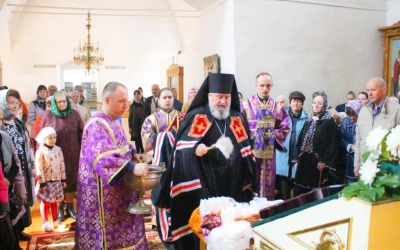 Преосвященный епископ Сергий совершил Божественную литургию св. Василия Великого