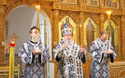 Епископ Сергий возглавил Утреню с чтением 12-ти Евангелий Страстей Христовых