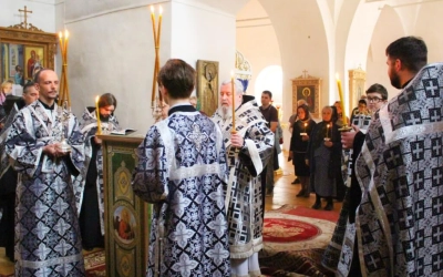 Епископ Сергий возглавил Утреню с чтением 12-ти Евангелий Страстей Христовых