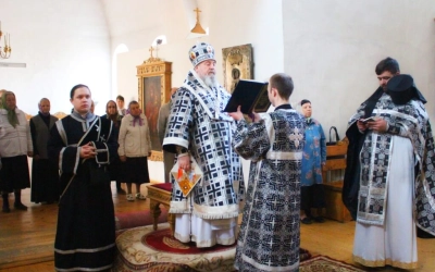 В Великую Субботу Преосвященный епископ Сергий возглавил Литургию