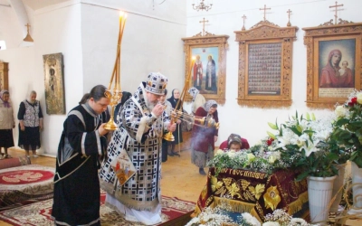 В Великую Субботу Преосвященный епископ Сергий возглавил Литургию