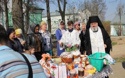 В Великую Субботу Преосвященный епископ Сергий возглавил Литургию