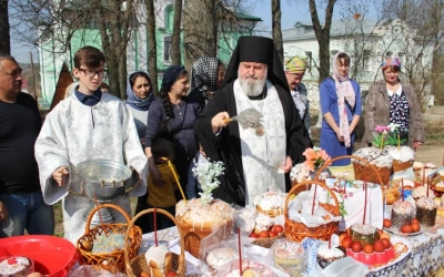 В Великую Субботу Преосвященный епископ Сергий возглавил Литургию