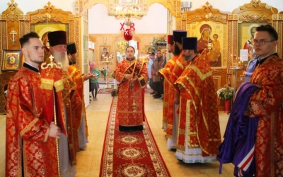 Преосвященнейший Епископ Сергий возглавил Божественную литургию в храме Преображения Господня